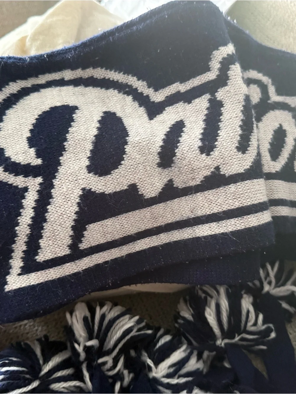 Patriots Navy White Knit Scarf and Pom Beanie Pair gloves. 🏈🏈🏈🏈🏈🏈🏈